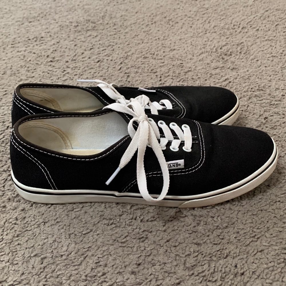 Women’s Black Vans Shoes Authentic Lo Pro sneakers US size 9